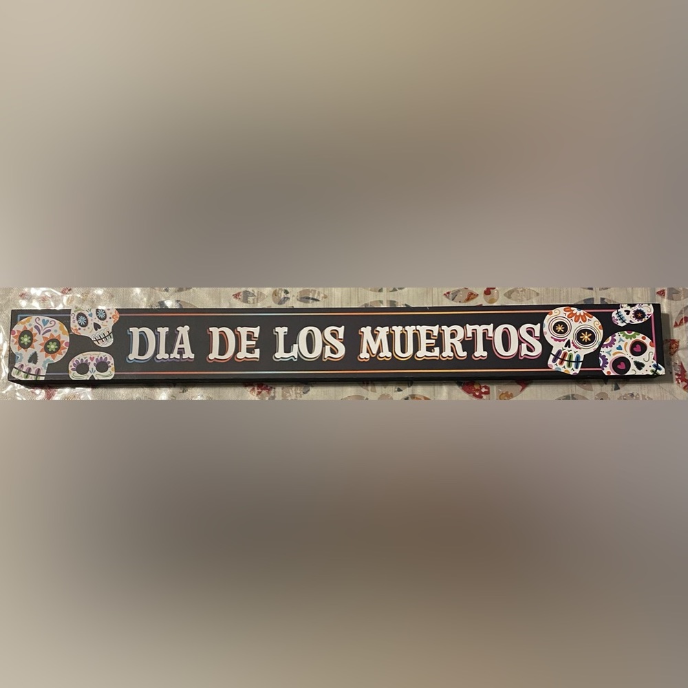 BUNDLE of Sugar Skull Platter/ Tray & Día De
Los Muertos tabletop sign (NWT) - Picture 5 of 7
